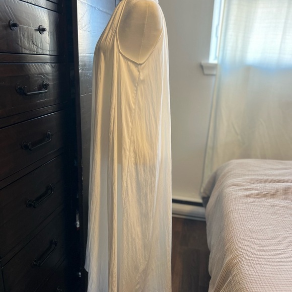 Elegant White Halter Maxi Dress - Picture 3 of 4